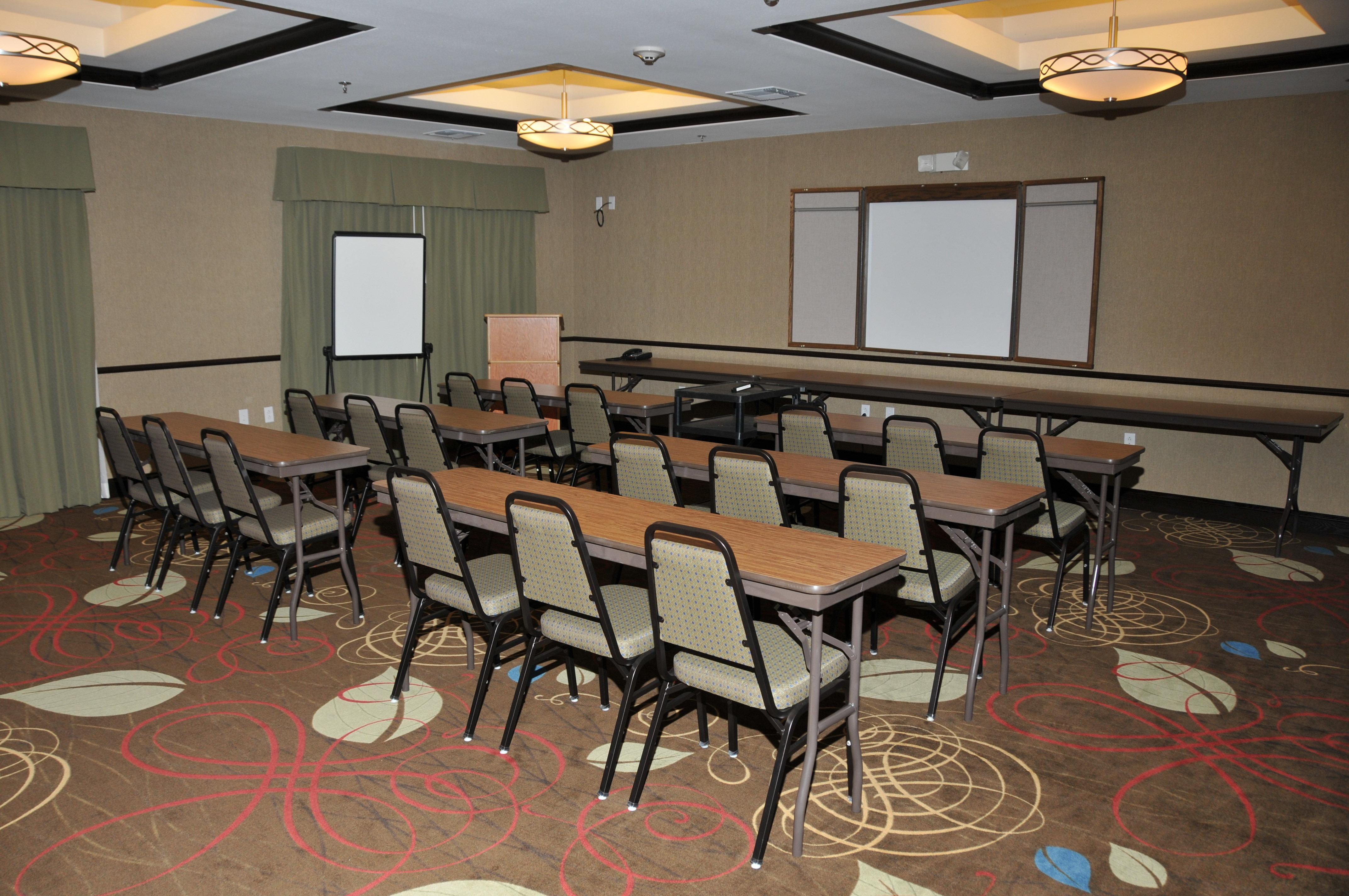 Holiday Inn Express & Suites Clinton By Ihg עסק תמונה