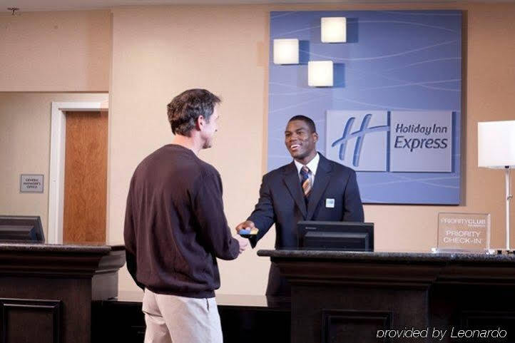 Holiday Inn Express & Suites Clinton By Ihg מראה חיצוני תמונה